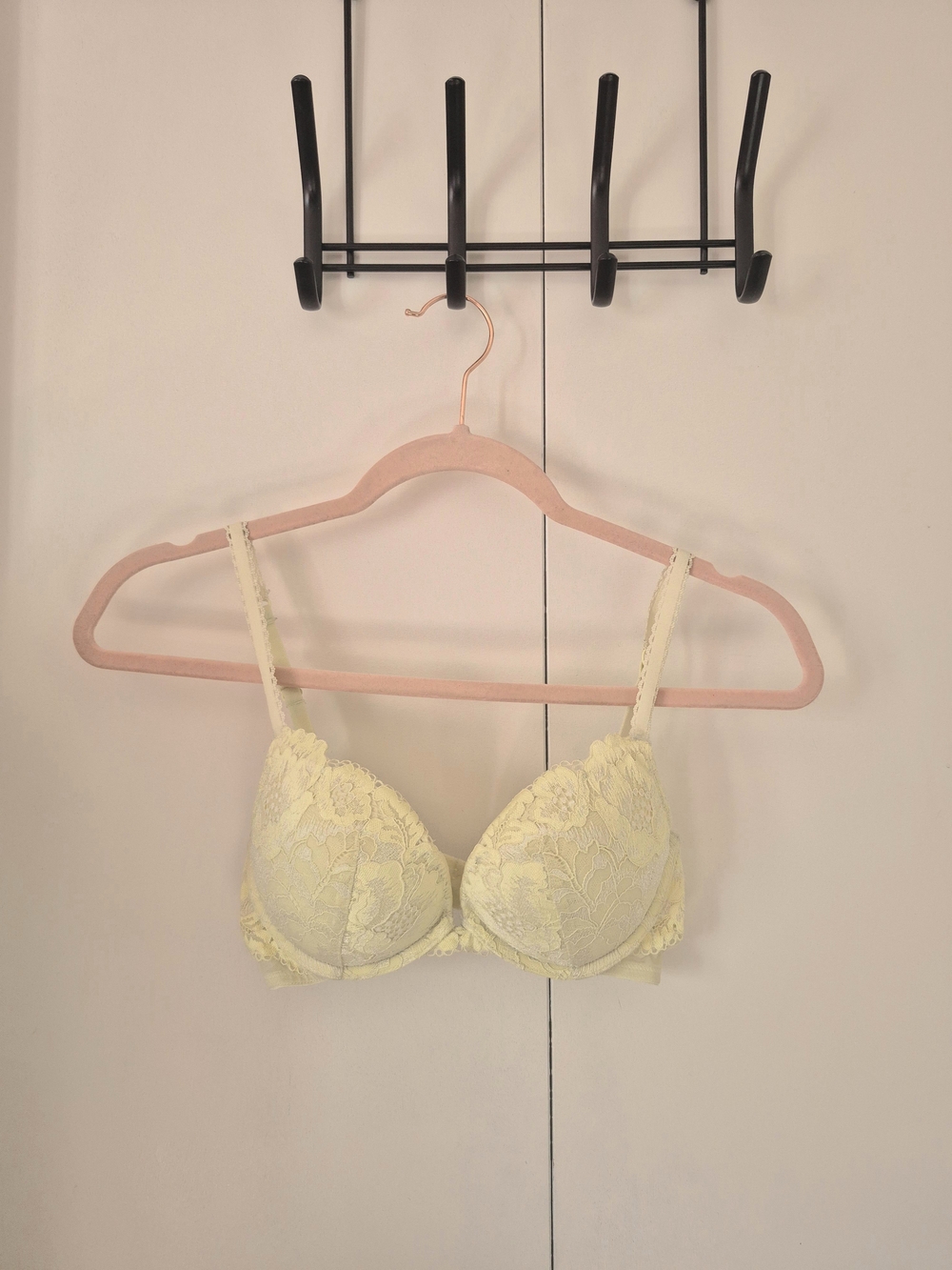 Lace Push-Up Bra in Pale Yellow